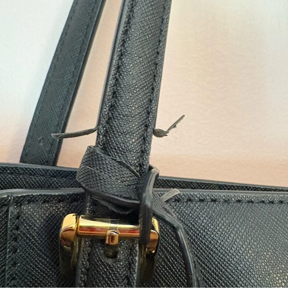 💙Michael Kors Black Tote Bag with Gold Hardware - Picture 4 of 7